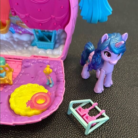 Polly Pocket Unicorn Partyland Pink and Blue Kids Toy Set - Picture 12 of 15